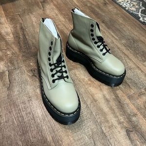 NIB Dr. Martens 1460 Pascal Max Pisa Leather Lace Up